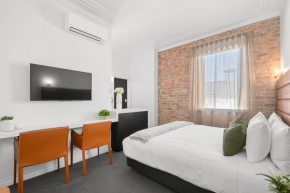 Отель Grand Hotel and Studios  Wyong